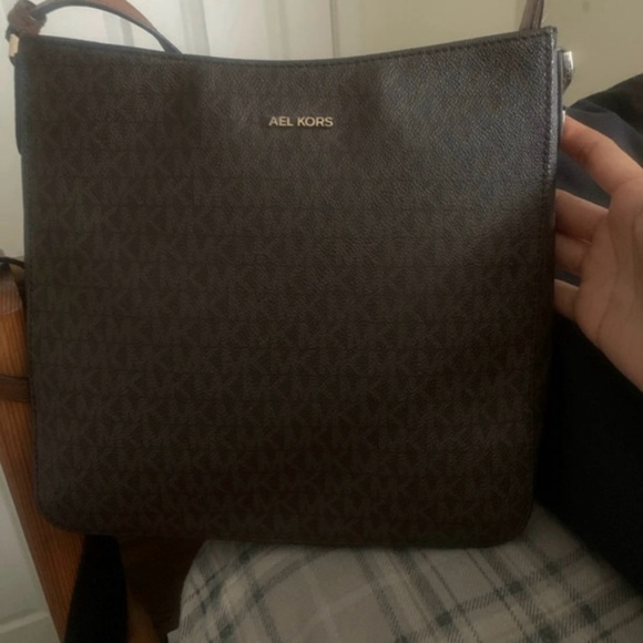 Michael kors purse it’s missing letters it fell off #michaelkors - Picture 1 of 4